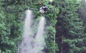 EAVISION Drohnen-Sprüher Helfen Sie Landwirten beim Besprühen von Zitrusplantagen
