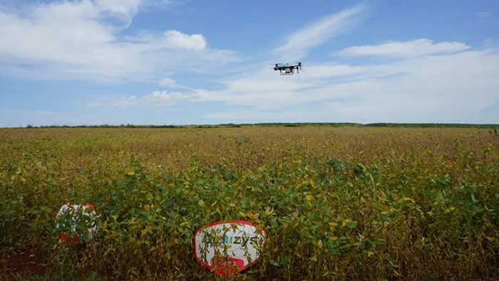 Verwendung einer landwirtschaftlichen Drohne zur Anwendung von Blattprodukten in Sojabohnen und ihre Vorteile bei der Steigerung der Produktivität